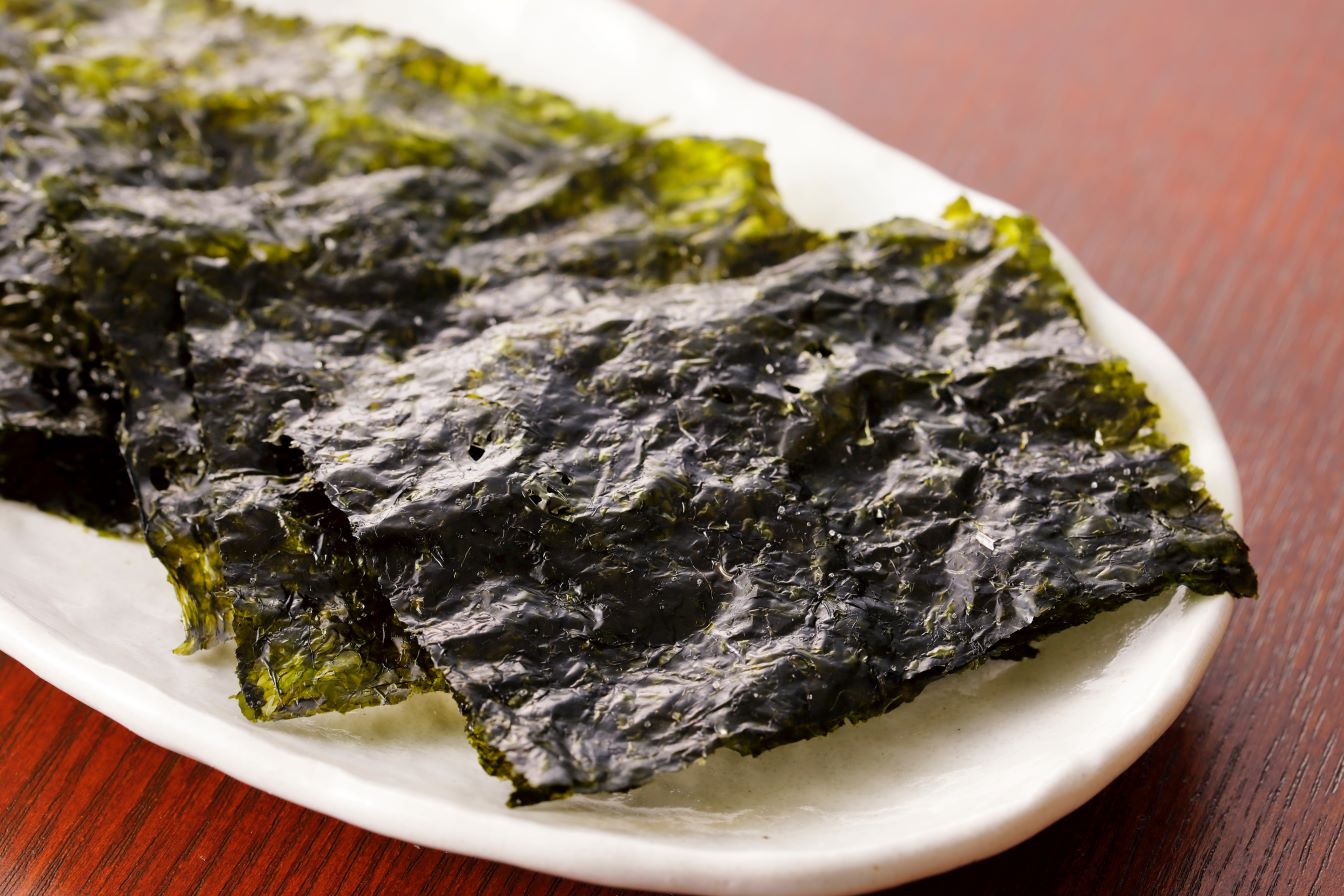 自宅で簡単!湿気た海苔をパリッと復活させる方法
