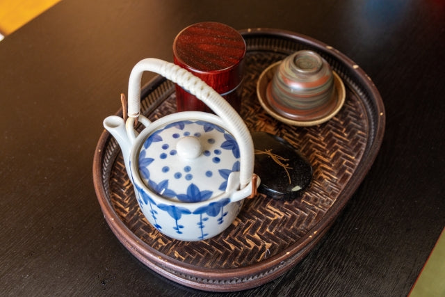 ほうじ茶と番茶の違いとは?香ばしさの秘密や種類、成分の違いなどを解説