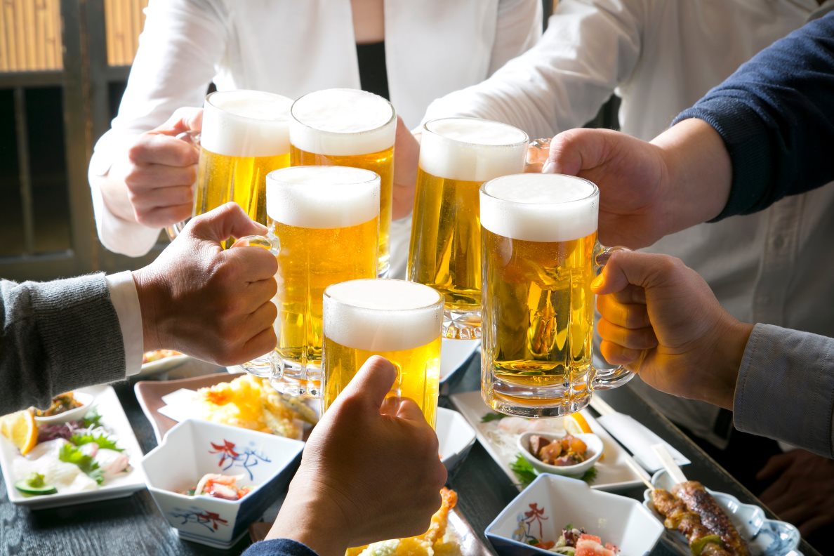飲み会シーズン到来!二日酔い対策に効く飲み物とは?簡単予防法