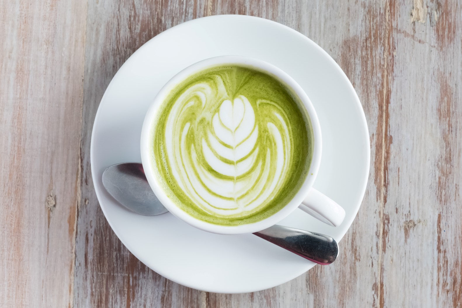 ほっと一息、至福のひとときを|ホワイトチョコレート抹茶ラテのレシピ