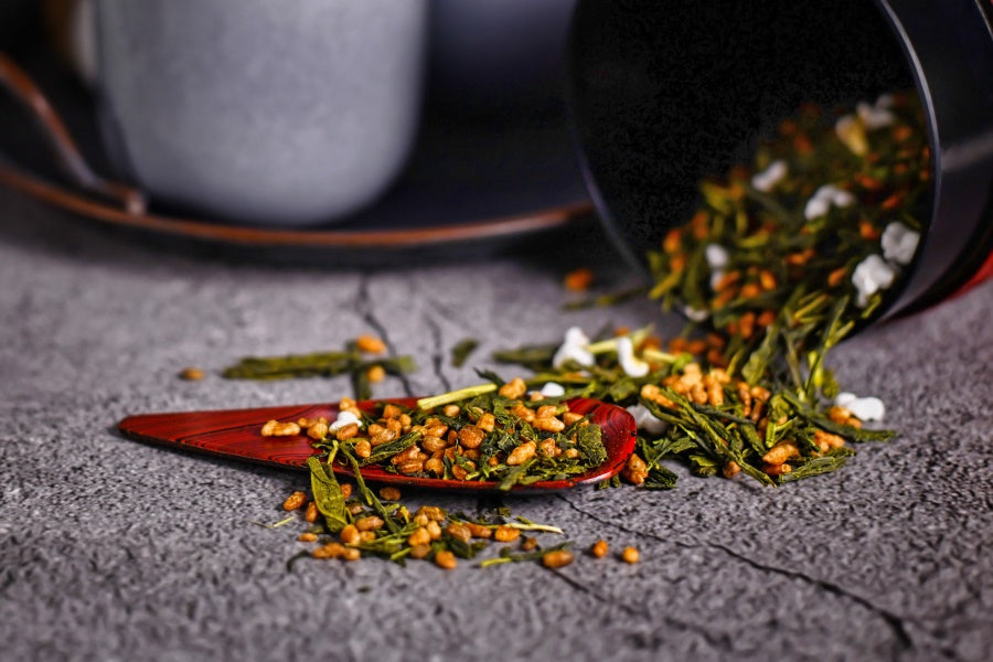 香ばしい風味の秘密!玄米茶の意外な誕生秘話とリラックス効果