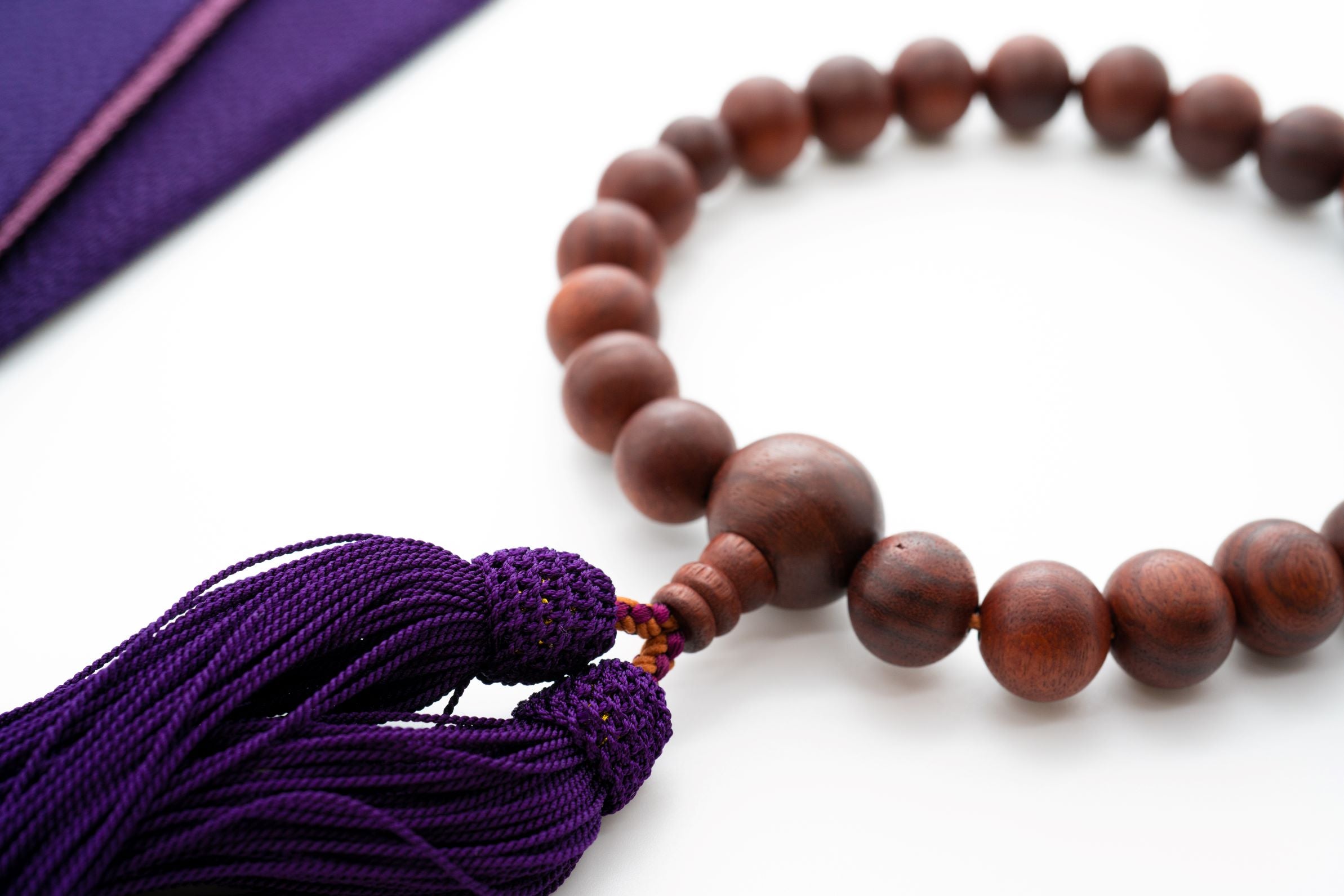 葬儀のお礼、どっち?会葬御礼と香典返しの違いとは