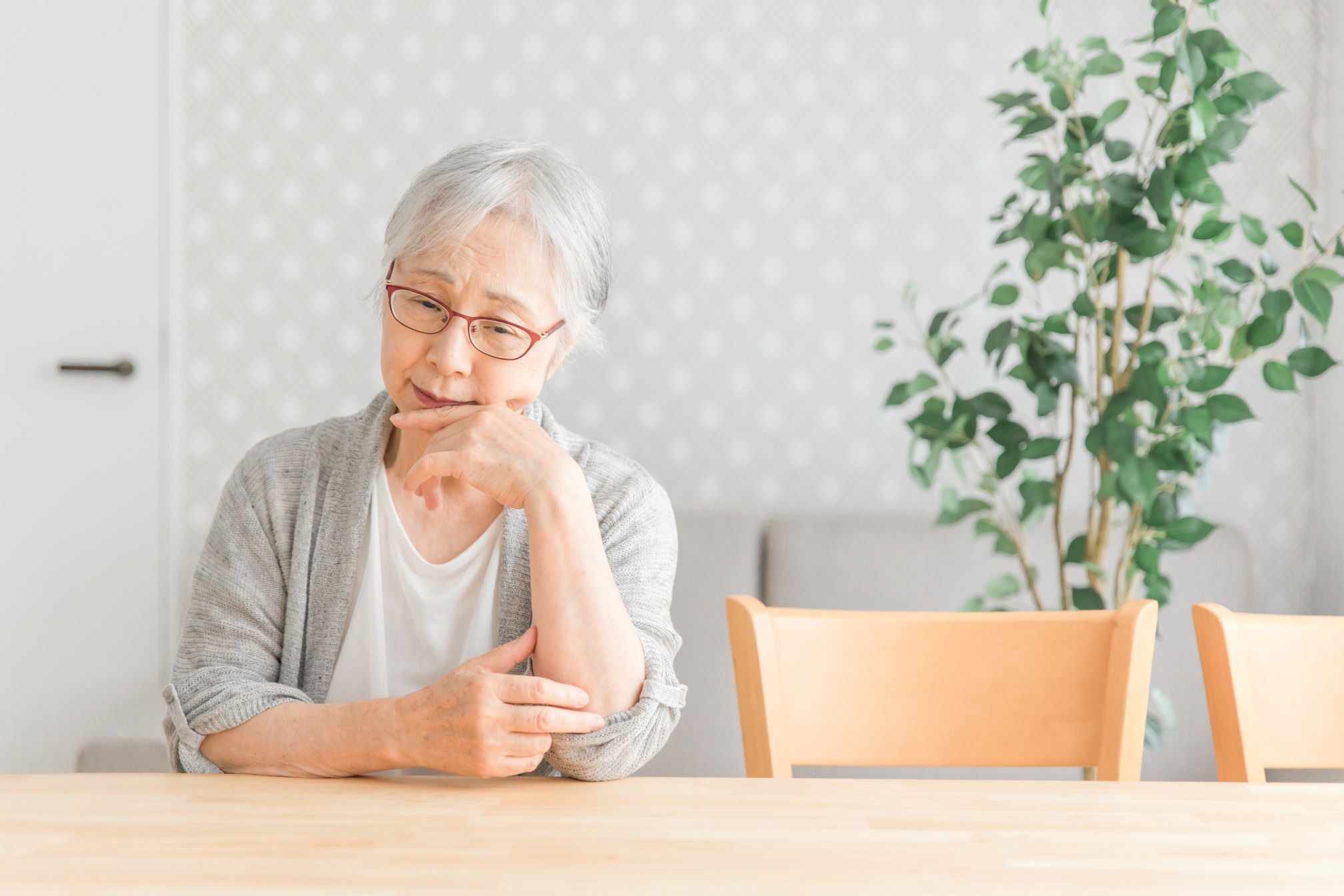 緑茶で脳活!認知症予防に役立つ成分とは?最新研究も紹介
