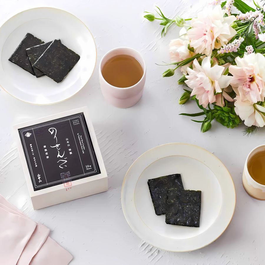 のりせんべいとのりせんべい梅風味の詰合せ（¥6,480）