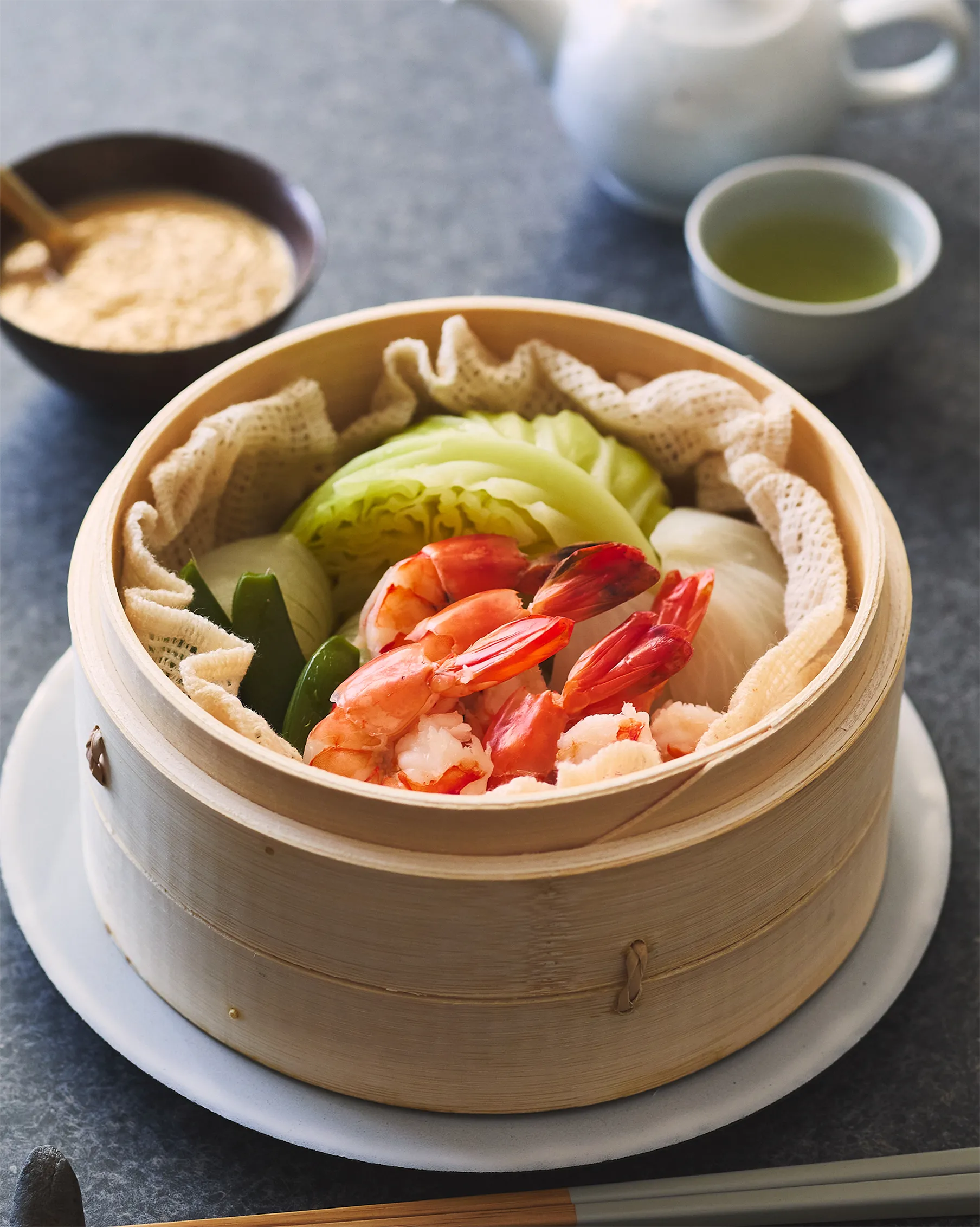 海老とカブ、スナップえんどうの酒粕ソースがけ×宇治小倉「手摘み玉露」